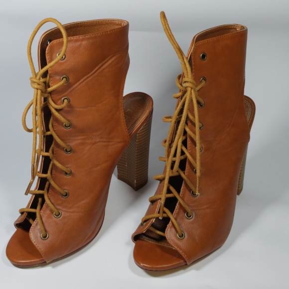 ***SOLD*** Fashion Nova Heels - Picture 1 of 5